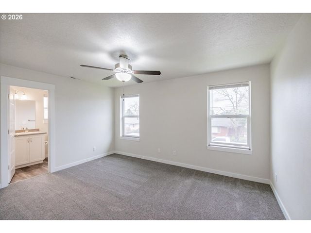 66 N 8TH St, Lebanon, OR 97355