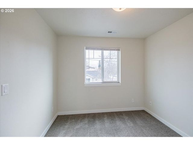 66 N 8TH St, Lebanon, OR 97355