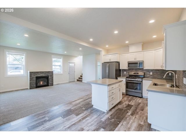 66 N 8TH St, Lebanon, OR 97355