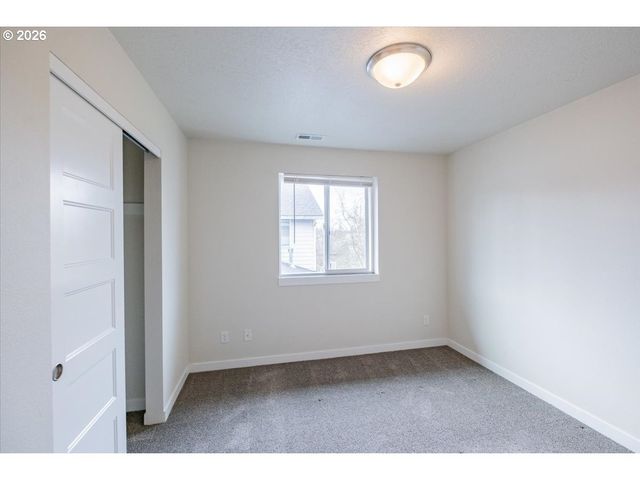 66 N 8TH St, Lebanon, OR 97355