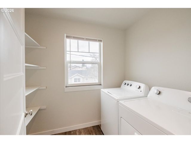 66 N 8TH St, Lebanon, OR 97355