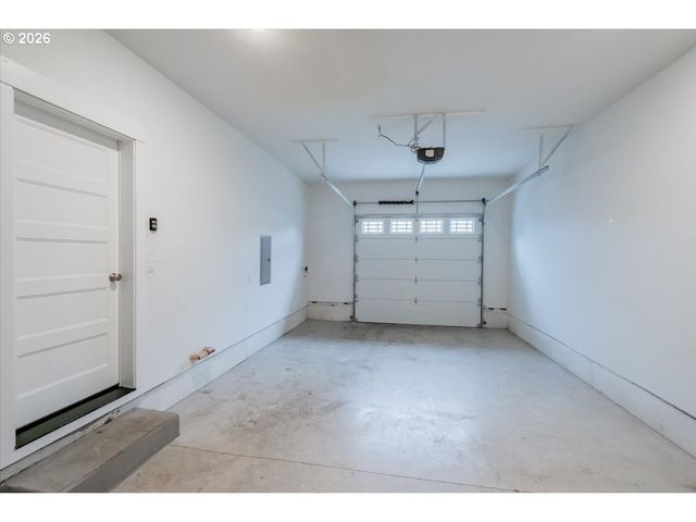 66 N 8TH St, Lebanon, OR 97355