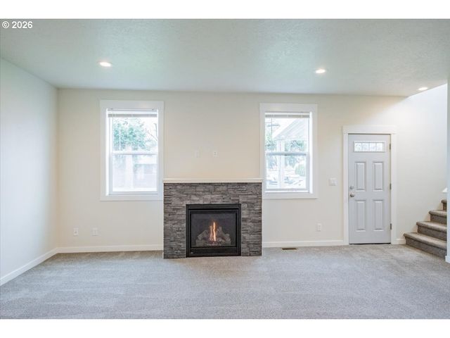 66 N 8TH St, Lebanon, OR 97355