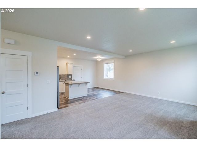 66 N 8TH St, Lebanon, OR 97355