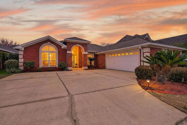 493 Hanover Port Lane, Fort Walton Beach, FL 32547