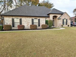 1817 Castlewood Drive, Bossier City, LA 71111