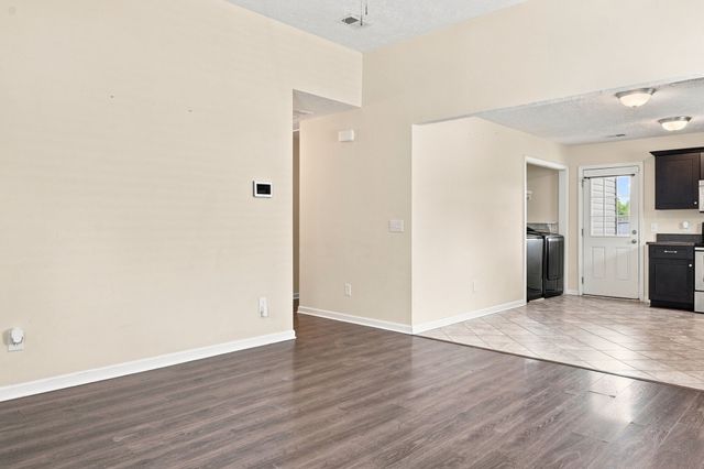 915 17th Ave, E, Springfield, TN 37172