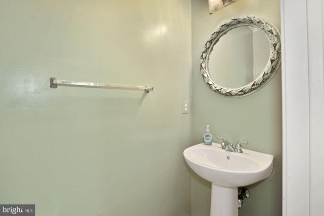 12489 LUCAS DR, Fairfax, VA 22033