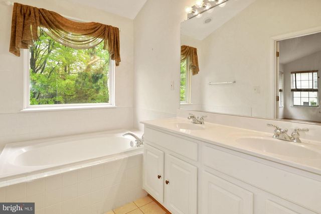 12489 LUCAS DR, Fairfax, VA 22033