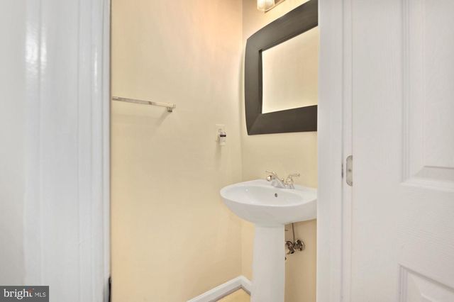 12489 LUCAS DR, Fairfax, VA 22033