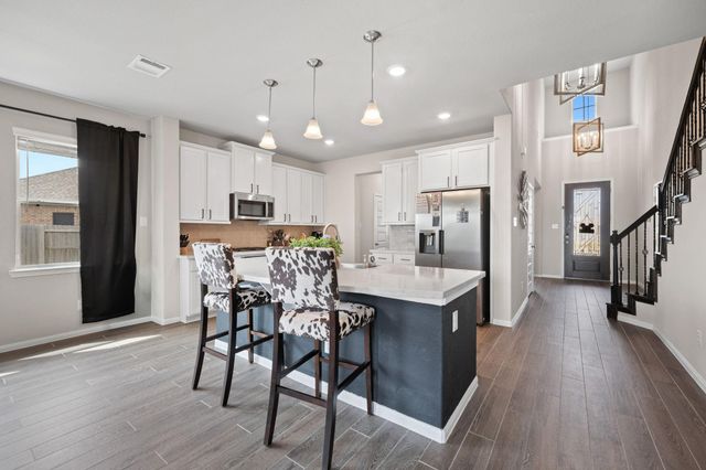 14910 Lake Shore Avenue, Mont Belvieu, TX 77523