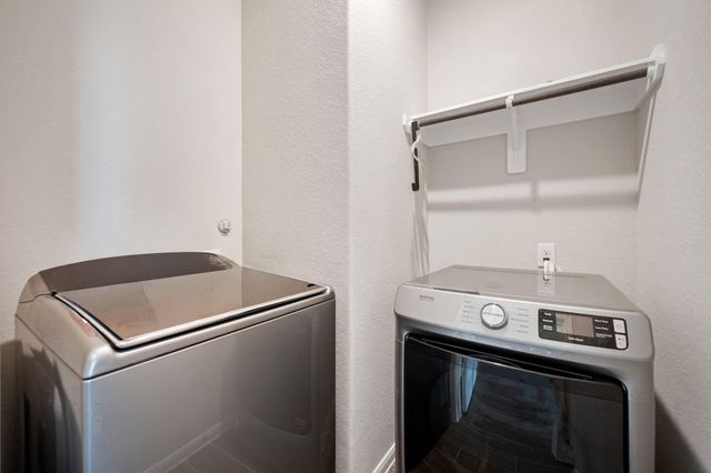 14910 Lake Shore Avenue, Mont Belvieu, TX 77523