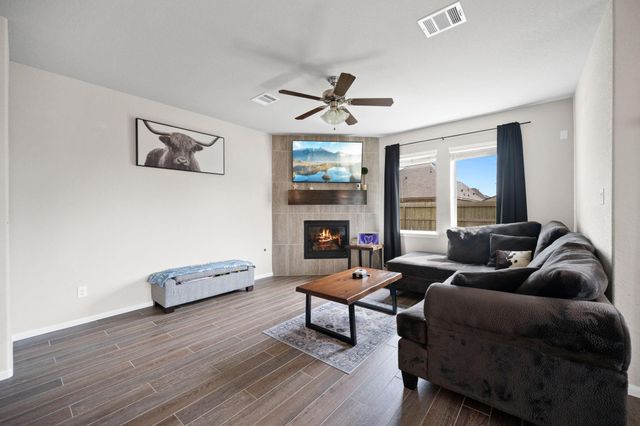 14910 Lake Shore Avenue, Mont Belvieu, TX 77523