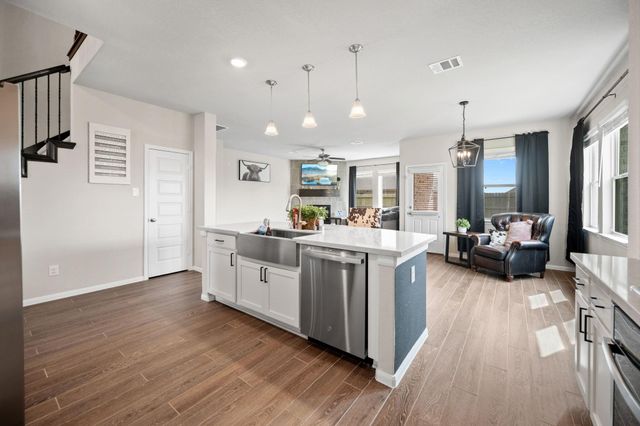 14910 Lake Shore Avenue, Mont Belvieu, TX 77523