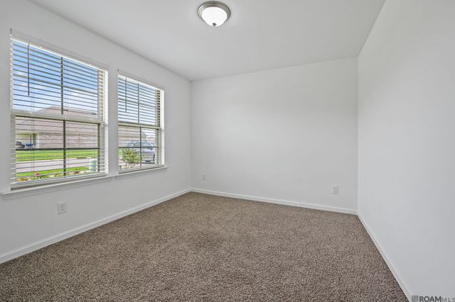 15820 Loussier Dr, Zachary, LA 70791