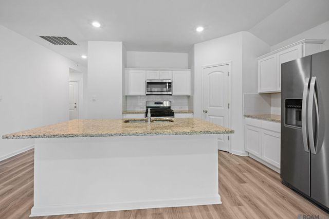 15820 Loussier Dr, Zachary, LA 70791