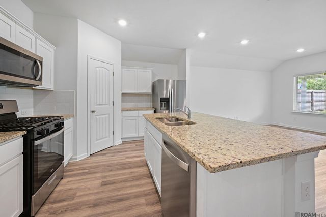 15820 Loussier Dr, Zachary, LA 70791