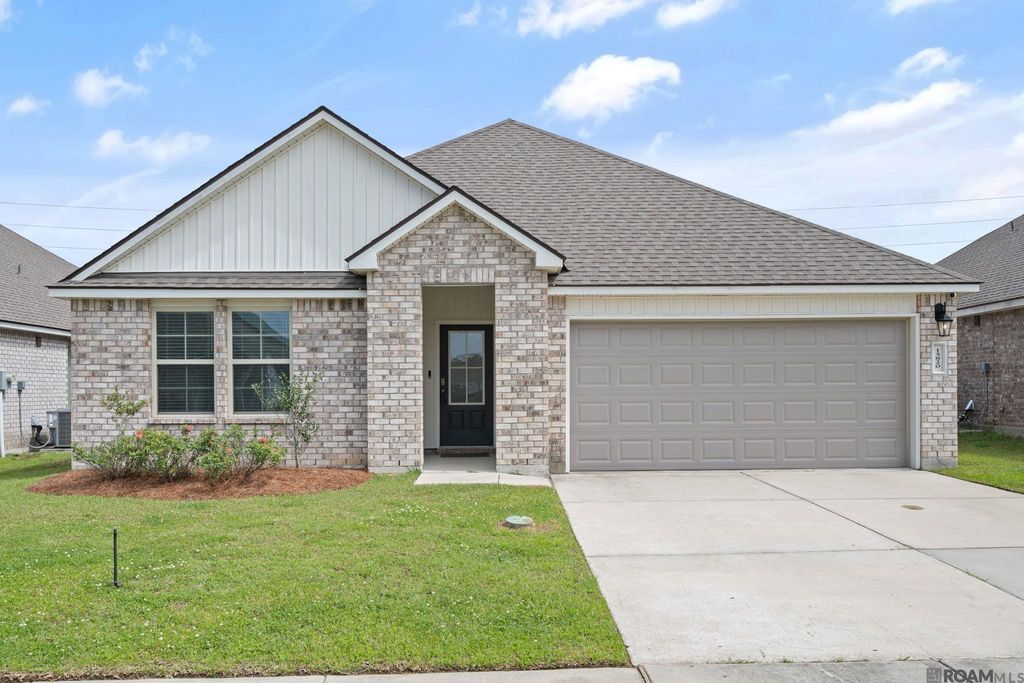 15820 Loussier Dr, Zachary, LA 70791