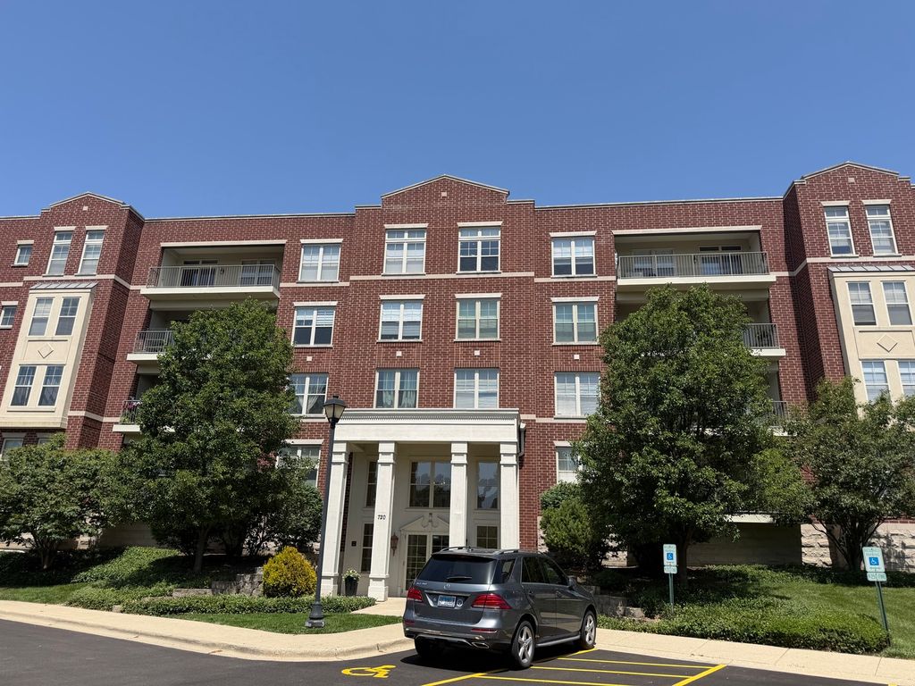 720 Prestwick Lane 504, Wheeling, IL 60090