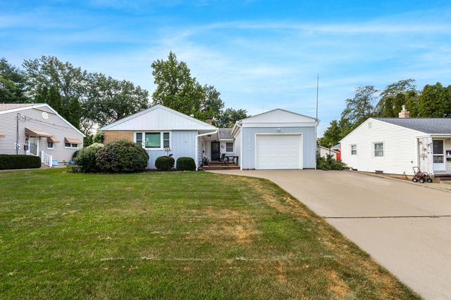 2520 30th Ave Court, Moline, IL 61265