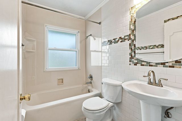 2520 30th Ave Court, Moline, IL 61265