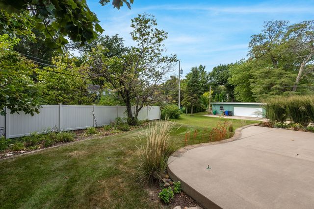 2520 30th Ave Court, Moline, IL 61265