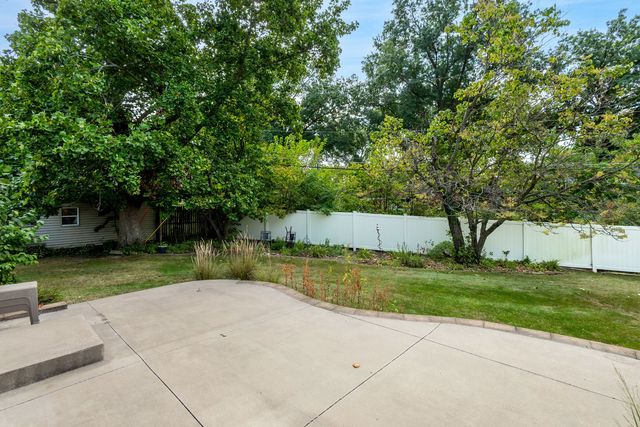 2520 30th Ave Court, Moline, IL 61265