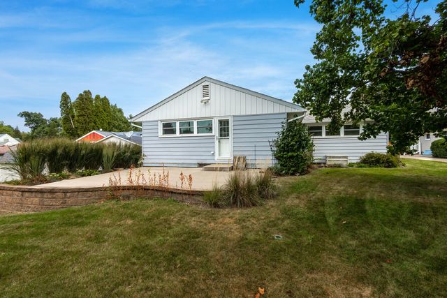 2520 30th Ave Court, Moline, IL 61265