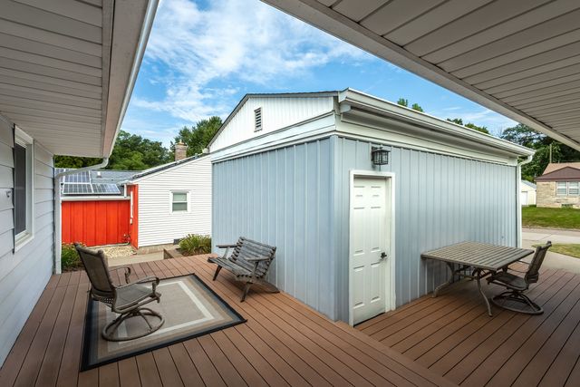 2520 30th Ave Court, Moline, IL 61265