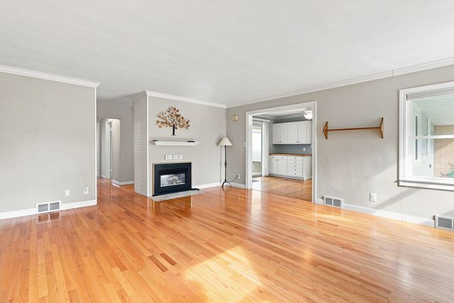 2520 30th Ave Court, Moline, IL 61265