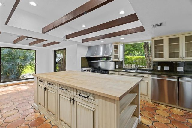 20215 W Oak Haven Circle, Miami, FL 33179