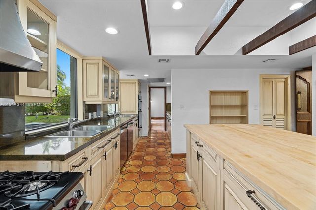 20215 W Oak Haven Circle, Miami, FL 33179