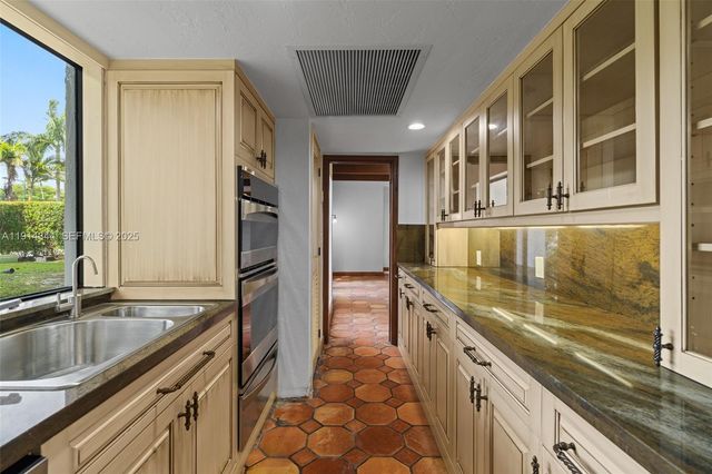 20215 W Oak Haven Circle, Miami, FL 33179