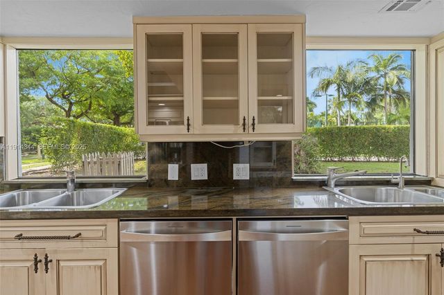 20215 W Oak Haven Circle, Miami, FL 33179