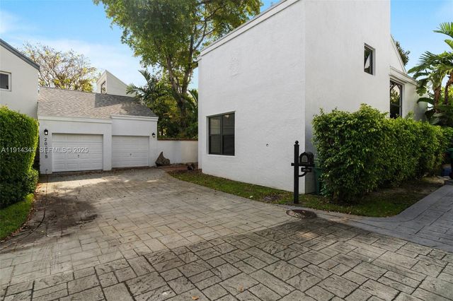 20215 W Oak Haven Circle, Miami, FL 33179