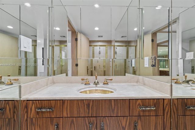 20215 W Oak Haven Circle, Miami, FL 33179