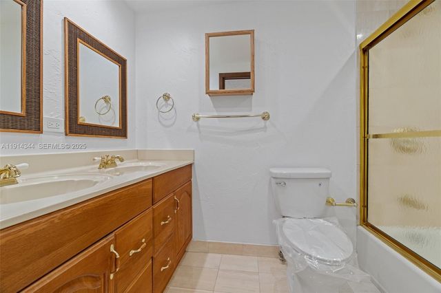 20215 W Oak Haven Circle, Miami, FL 33179