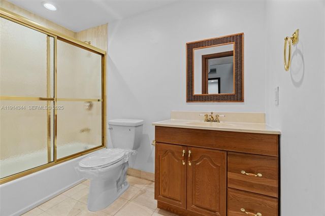 20215 W Oak Haven Circle, Miami, FL 33179