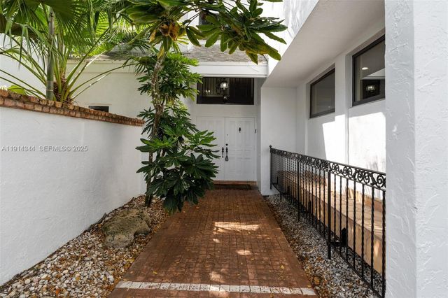 20215 W Oak Haven Circle, Miami, FL 33179