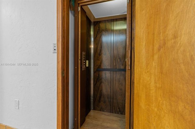 20215 W Oak Haven Circle, Miami, FL 33179