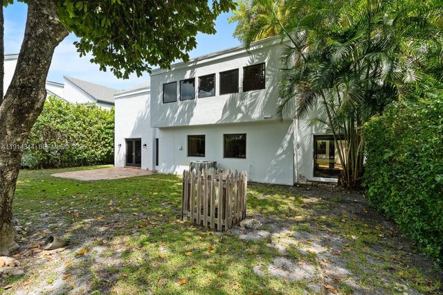 20215 W Oak Haven Circle, Miami, FL 33179