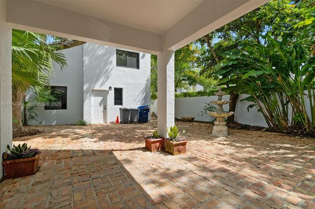 20215 W Oak Haven Circle, Miami, FL 33179