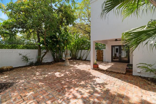 20215 W Oak Haven Circle, Miami, FL 33179