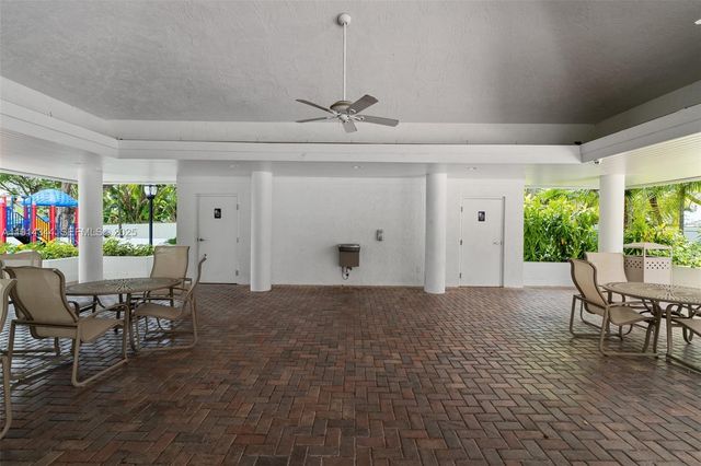 20215 W Oak Haven Circle, Miami, FL 33179
