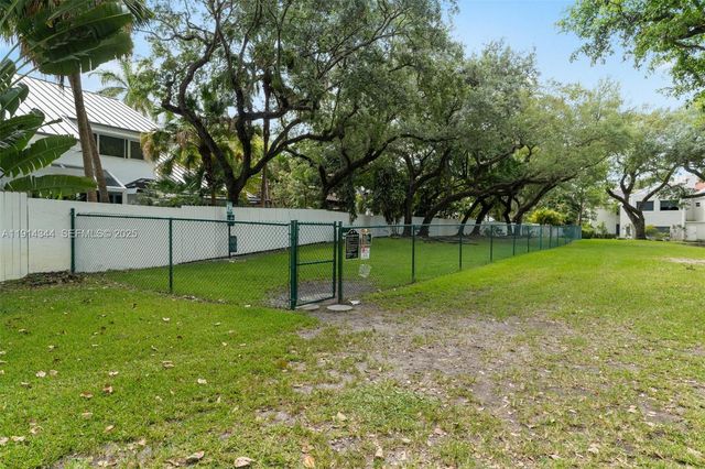 20215 W Oak Haven Circle, Miami, FL 33179