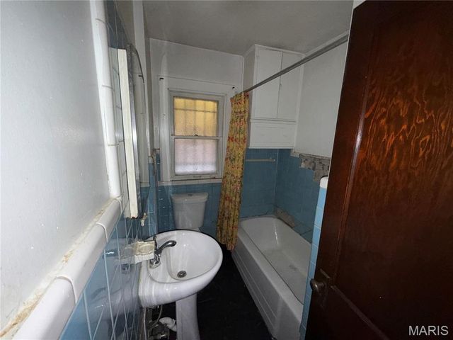 8249 Appleton Drive, University City, MO 63132