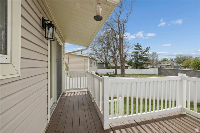 556 KIMBALL DR, Layton, UT 84041