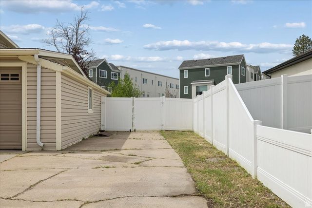 556 KIMBALL DR, Layton, UT 84041