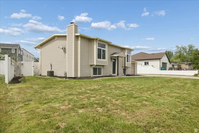 556 KIMBALL DR, Layton, UT 84041