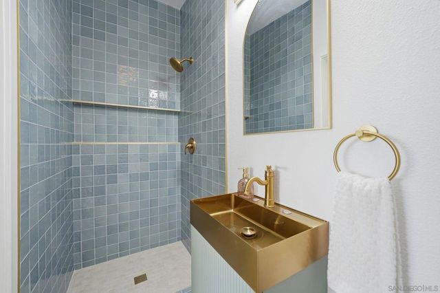 5135 New Haven, San Diego, CA 92117
